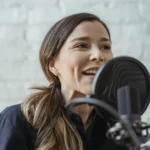 podcast-girl-e1744646707373.webp